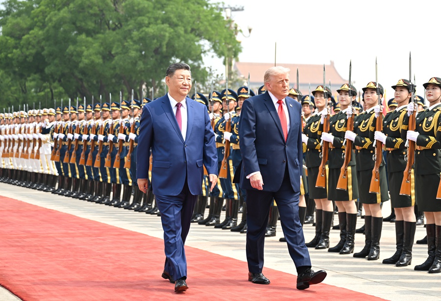 5月14日上午，国家主席习近平在北京人民大会堂同来华进行国事访问的美国总统特朗普举行会谈。会谈前，习近平在人民大会堂东门外广场为特朗普举行欢迎仪式。