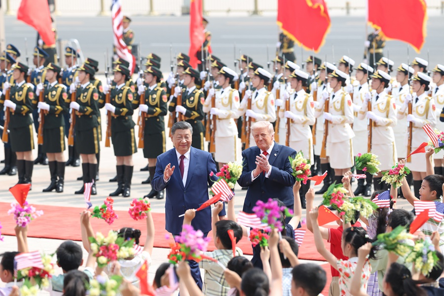 5月14日上午，国家主席习近平在北京人民大会堂同来华进行国事访问的美国总统特朗普举行会谈。会谈前，习近平在人民大会堂东门外广场为特朗普举行欢迎仪式。