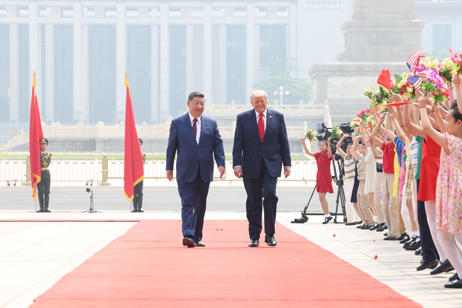 5月14日上午，国家主席习近平在北京人民大会堂同来华进行国事访问的美国总统特朗普举行会谈。会谈前，习近平在人民大会堂东门外广场为特朗普举行欢迎仪式。