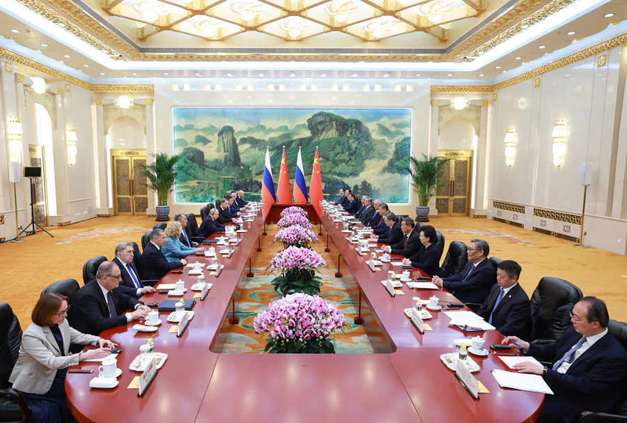 5月20日上午,国家主席习近平在北京人民大会堂同来华进行国事访问的俄罗斯总统普京举行会谈。这是两国元首举行小范围会谈。 5月20日上午,国家主席习近平在北京人民大会堂同来华进行国事访问的俄罗斯总统普京举行会谈。这是两国元首举行小范围会谈。