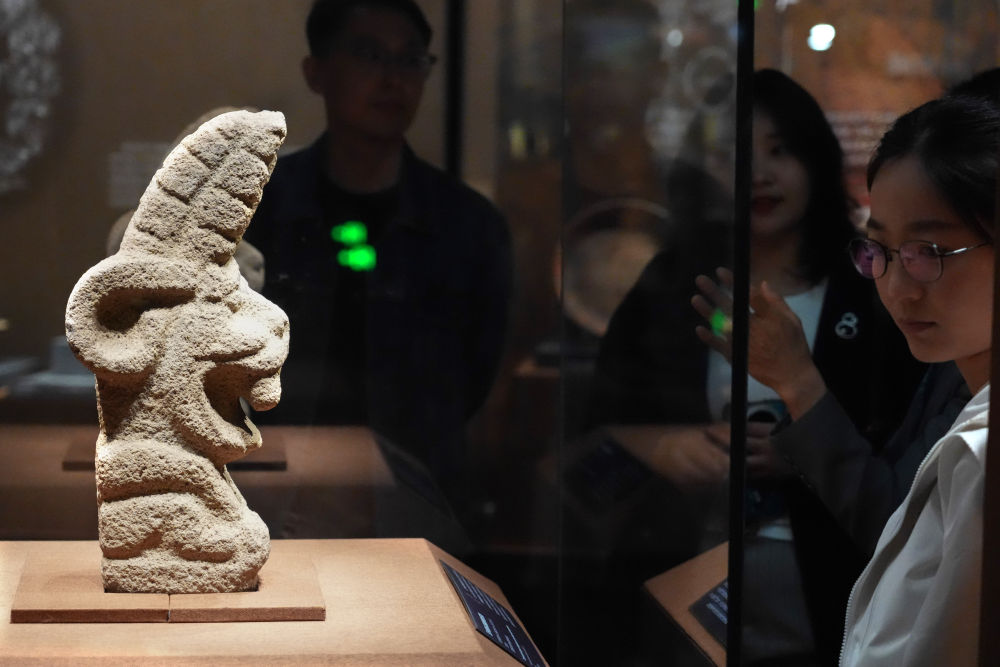 2026年5月17日,观众在首都博物馆参观“玉米·黄金·美洲豹——玛雅与安第斯古代文明”大展。 2026年5月17日,观众在首都博物馆参观“玉米·黄金·美洲豹——玛雅与安第斯古代文明”大展。