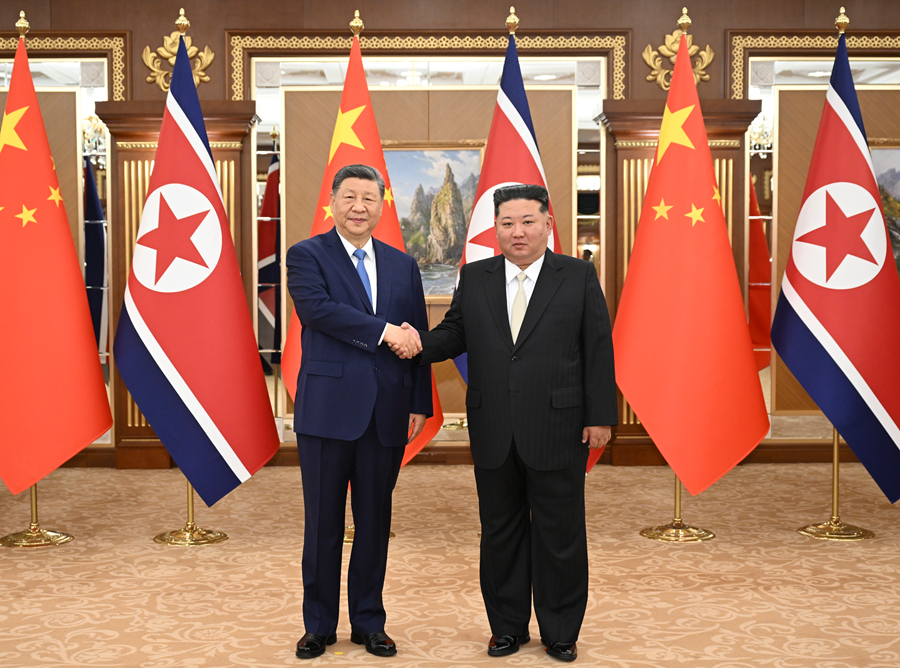 当地时间6月8日下午,中共中央总书记、国家主席习近平在平壤锦绣山迎宾馆同朝鲜劳动党总书记、国务委员长金正恩举行会谈。 当地时间6月8日下午,中共中央总书记、国家主席习近平在平壤锦绣山迎宾馆同朝鲜劳动党总书记、国务委员长金正恩举行会谈。