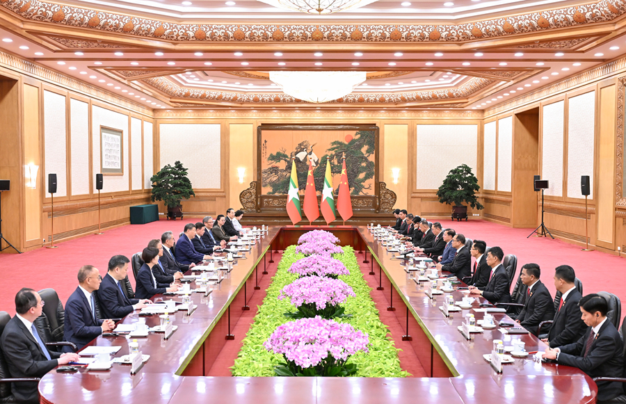 6月16日上午,国家主席习近平在北京人民大会堂同来华进行国事访问的缅甸总统敏昂莱举行会谈。 6月16日上午,国家主席习近平在北京人民大会堂同来华进行国事访问的缅甸总统敏昂莱举行会谈。
