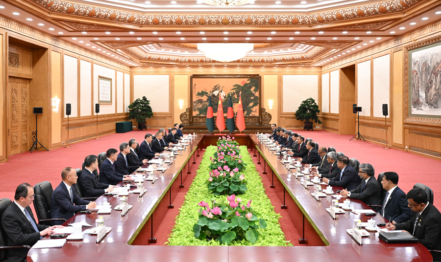 6月26日上午，国家主席习近平在北京人民大会堂会见来华正式访问的孟加拉国总理塔里克。