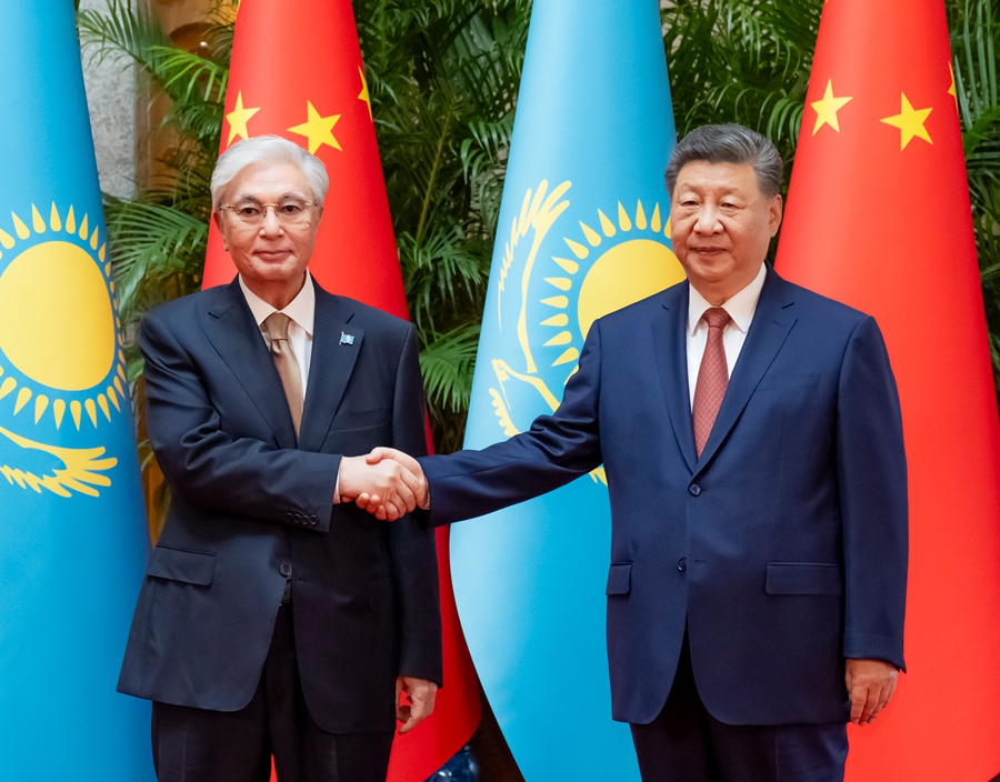 7月16日下午，国家主席习近平在上海西郊宾馆会见来华出席2026世界人工智能大会暨人工智能全球治理高级别会议的哈萨克斯坦总统托卡耶夫。