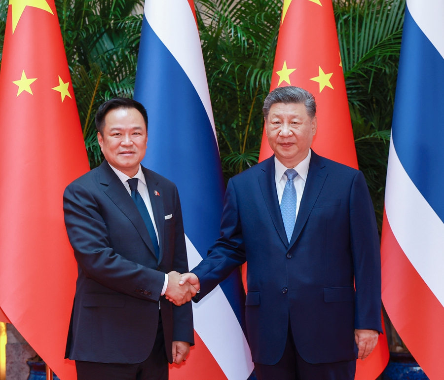 7月17日下午,国家主席习近平在上海西郊宾馆会见来华出席2026世界人工智能大会暨人工智能全球治理高级别会议并进行正式访问的泰国总理阿努廷。 7月17日下午,国家主席习近平在上海西郊宾馆会见来华出席2026世界人工智能大会暨人工智能全球治理高级别会议并进行正式访问的泰国总理阿努廷。