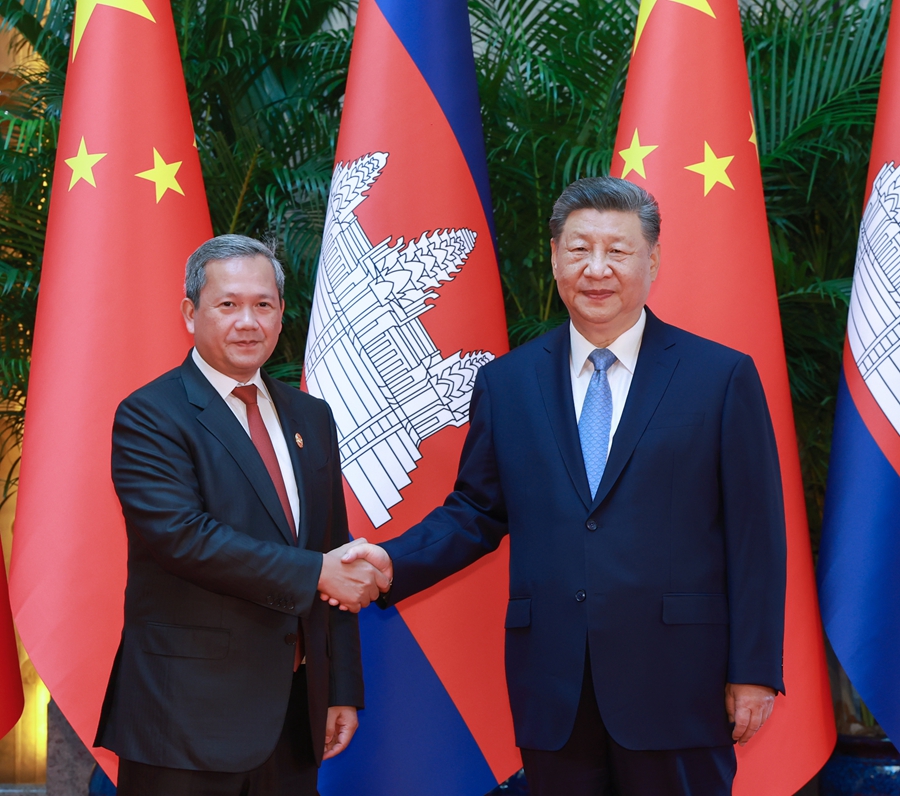 7月17日下午,国家主席习近平在上海西郊宾馆会见来华出席2026世界人工智能大会暨人工智能全球治理高级别会议并进行工作访问的柬埔寨首相洪玛奈。 7月17日下午,国家主席习近平在上海西郊宾馆会见来华出席2026世界人工智能大会暨人工智能全球治理高级别会议并进行工作访问的柬埔寨首相洪玛奈。