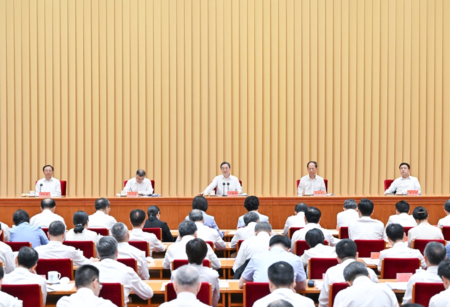 7月22日,全国基础教育工作会议在北京召开。中共中央政治局常委、国务院副总理丁薛祥出席会议并讲话。 7月22日,全国基础教育工作会议在北京召开。中共中央政治局常委、国务院副总理丁薛祥出席会议并讲话。