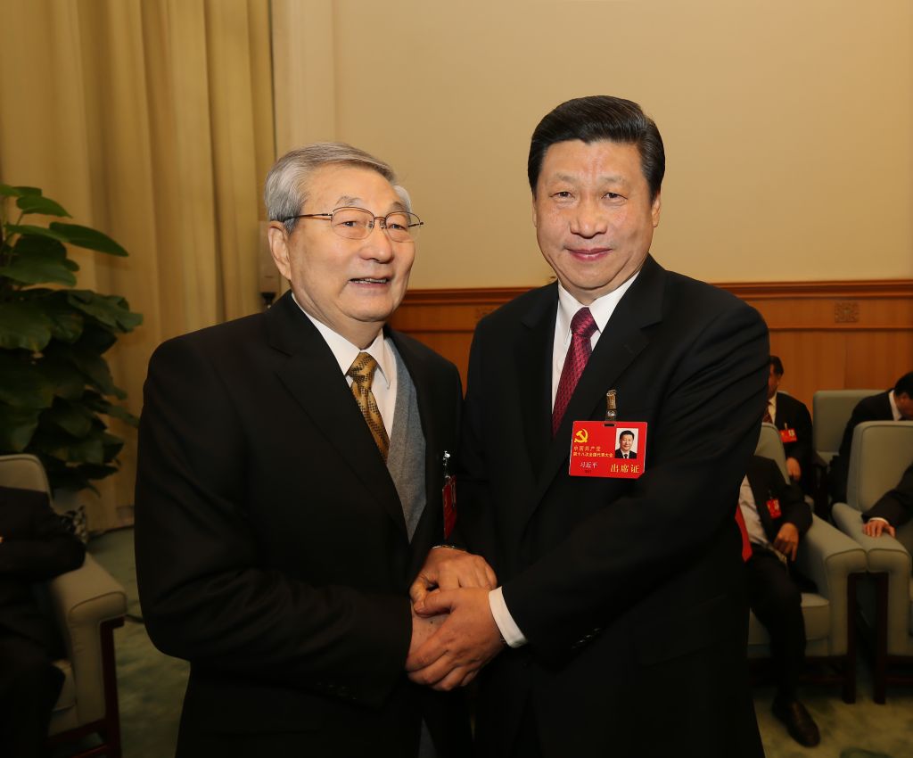 2012年11月14日,在党的十八大闭幕前,习近平同志同朱镕基同志在一起。 2012年11月14日,在党的十八大闭幕前,习近平同志同朱镕基同志在一起。