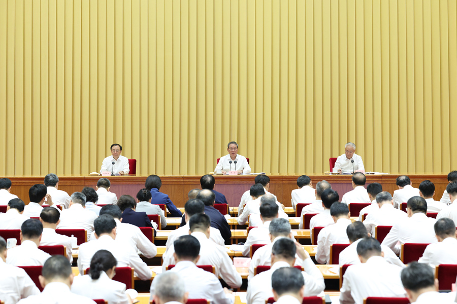 9月16日至17日,全国先进制造业大会在北京召开。会上传达了中共中央总书记、国家主席、中央军委主席习近平重要指示。中共中央政治局常委、国务院总理李强出席会议并讲话。 9月16日至17日,全国先进制造业大会在北京召开。会上传达了中共中央总书记、国家主席、中央军委主席习近平重要指示。中共中央政治局常委、国务院总理李强出席会议并讲话。