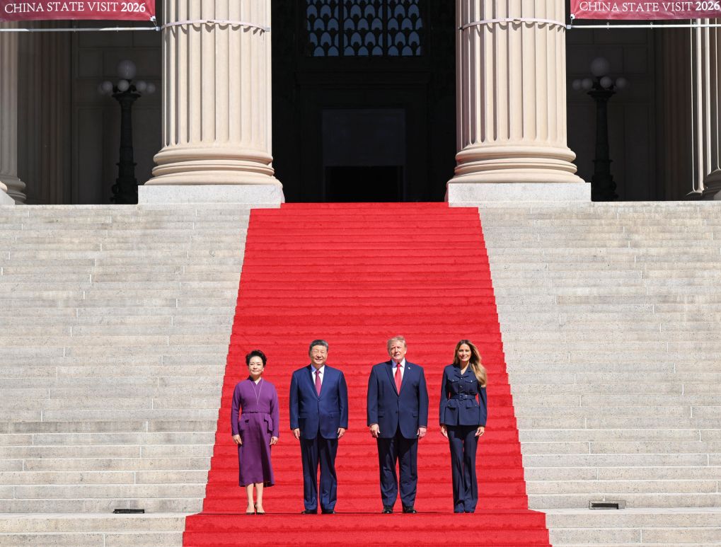 当地时间9月25日上午,国家主席习近平和夫人彭丽媛同美国总统特朗普和夫人梅拉尼娅在白宫举行茶叙。茶叙之后,习近平和彭丽媛在特朗普和梅拉尼娅陪同下参观美国国家档案馆。 当地时间9月25日上午,国家主席习近平和夫人彭丽媛同美国总统特朗普和夫人梅拉尼娅在白宫举行茶叙。茶叙之后,习近平和彭丽媛在特朗普和梅拉尼娅陪同下参观美国国家档案馆。