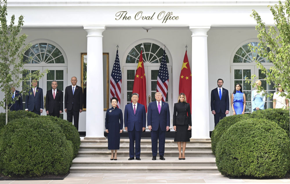 习近平出席美国总统特朗普在白宫举行的欢迎仪式