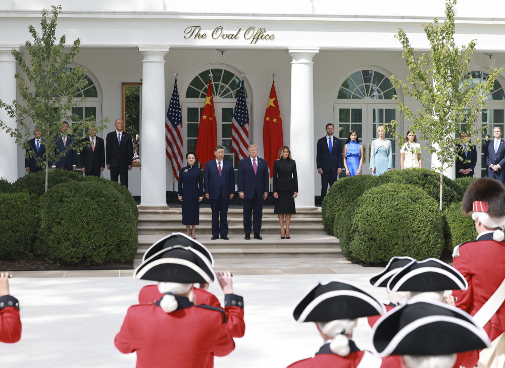 习近平出席美国总统特朗普在白宫举行的欢迎仪式