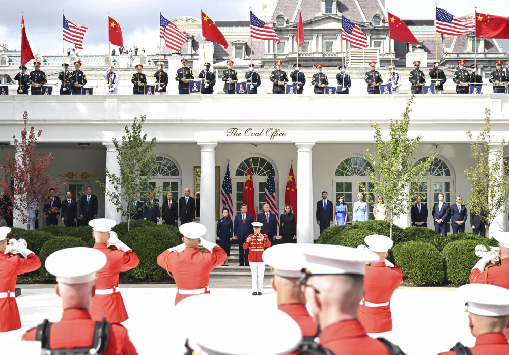 习近平出席美国总统特朗普在白宫举行的欢迎仪式