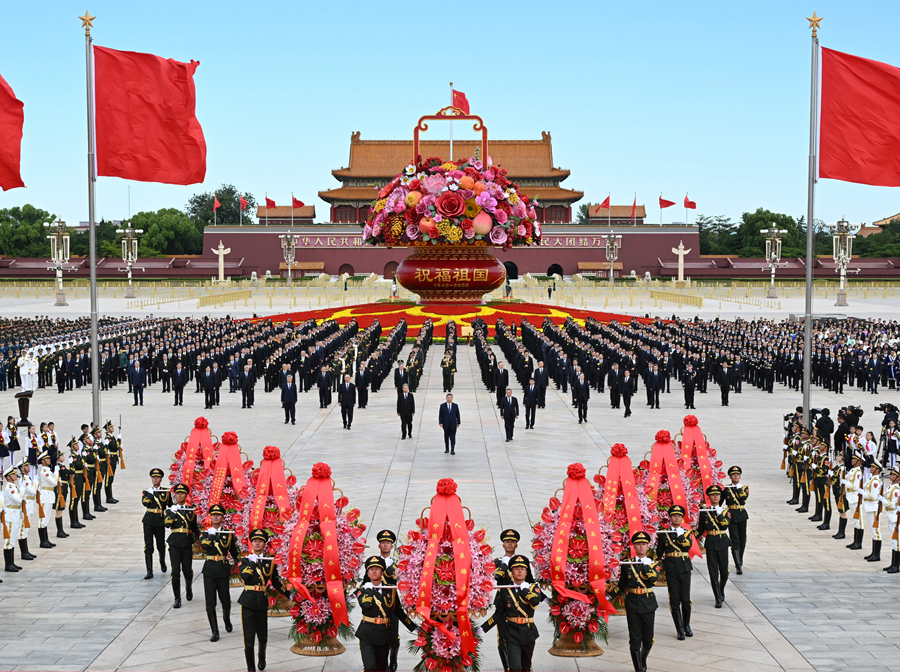 9月30日上午,党和国家领导人习近平、李强、赵乐际、王沪宁、蔡奇、丁薛祥、李希、韩正等来到北京天安门广场,出席烈士纪念日向人民英雄敬献花篮仪式。 9月30日上午,党和国家领导人习近平、李强、赵乐际、王沪宁、蔡奇、丁薛祥、李希、韩正等来到北京天安门广场,出席烈士纪念日向人民英雄敬献花篮仪式。