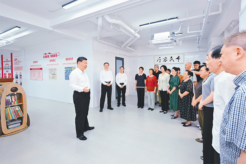 2026年7月15日,中共中央总书记、国家主席、中央军委主席习近平在上海考察。这是习近平在黄浦区半淞园路街道市民新村居民区考察时,在社区党群服务站同居民代表、街道干部、社区工作者等亲切交流。 2026年7月15日,中共中央总书记、国家主席、中央军委主席习近平在上海考察。这是习近平在黄浦区半淞园路街道市民新村居民区考察时,在社区党群服务站同居民代表、街道干部、社区工作者等亲切交流。