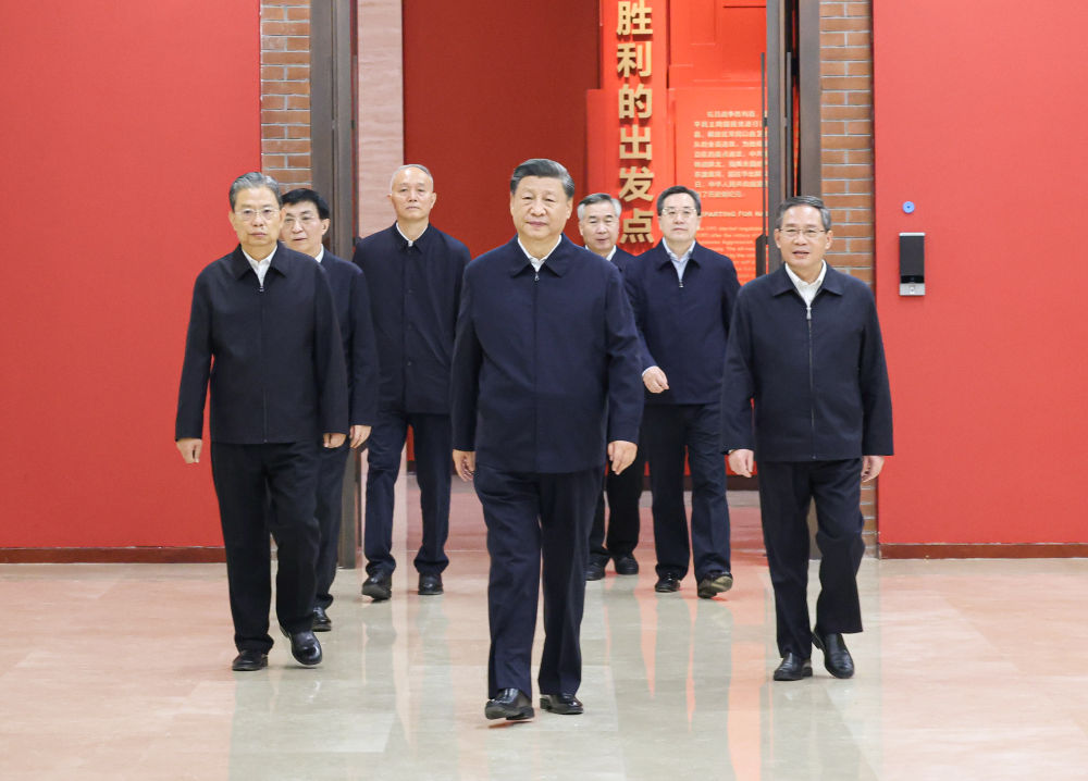 2022年10月,习近平总书记等党和国家领导人在陕西延安革命纪念馆参观。 2022年10月,习近平总书记等党和国家领导人在陕西延安革命纪念馆参观。