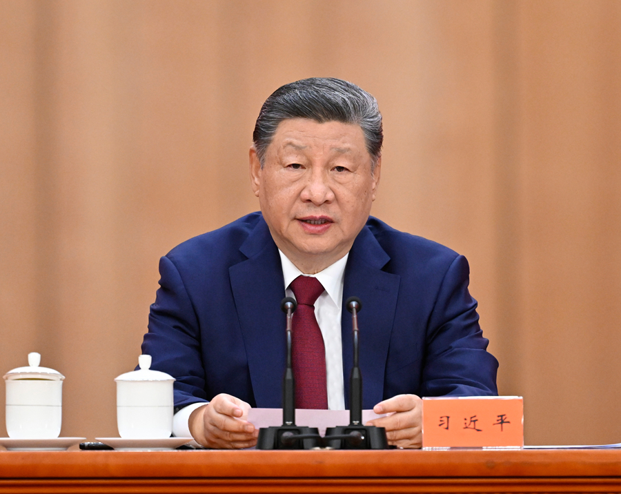 10月22日,纪念中国工农红军长征胜利90周年大会在北京人民大会堂隆重举行。中共中央总书记、国家主席、中央军委主席习近平发表重要讲话。 10月22日,纪念中国工农红军长征胜利90周年大会在北京人民大会堂隆重举行。中共中央总书记、国家主席、中央军委主席习近平发表重要讲话。