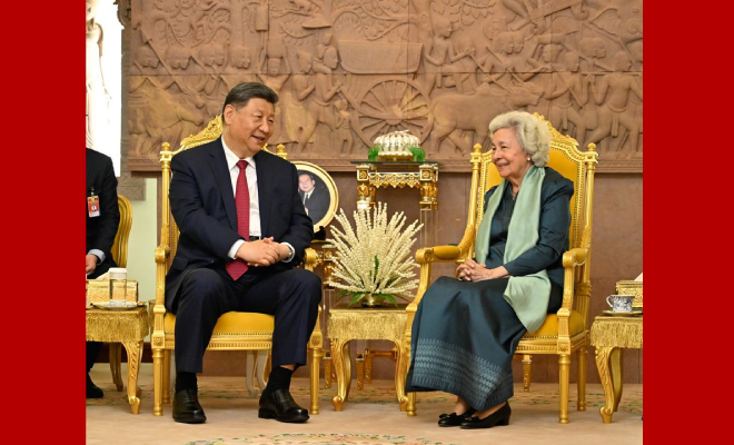 习近平会见柬埔寨太后莫尼列