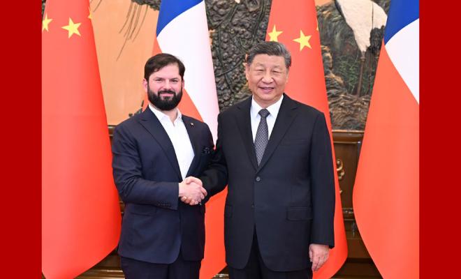 习近平会见智利总统博里奇