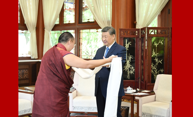 习近平接受班禅额尔德尼·确吉杰布拜见