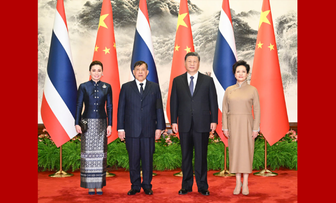 习近平会见泰国国王哇集拉隆功
