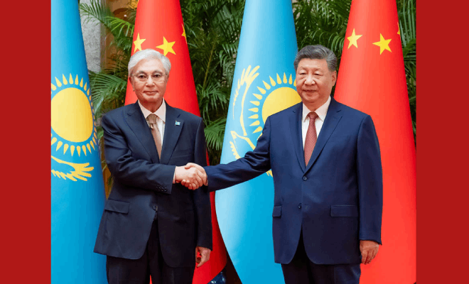 习近平会见哈萨克斯坦总统托卡耶夫