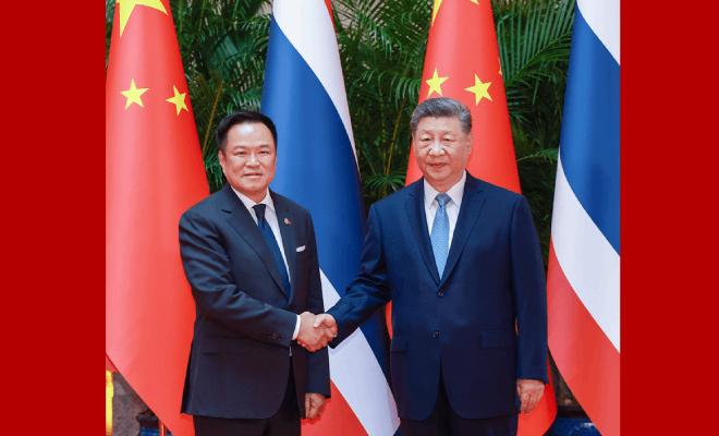 习近平会见泰国总理阿努廷