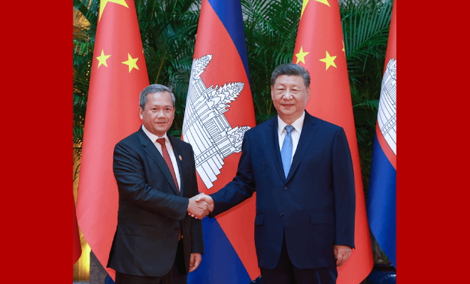 习近平会见柬埔寨首相洪玛奈