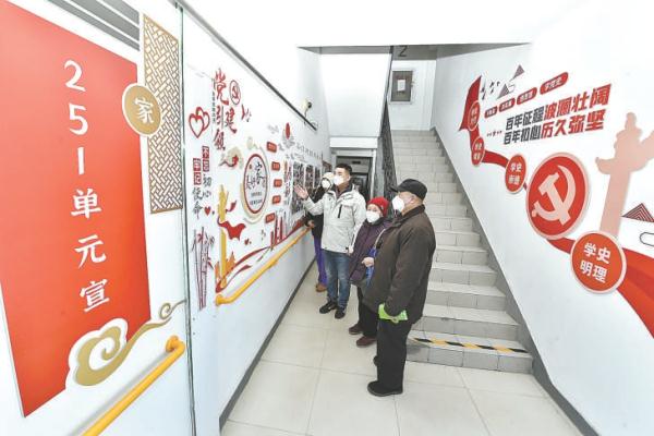 通运街道特色楼门。