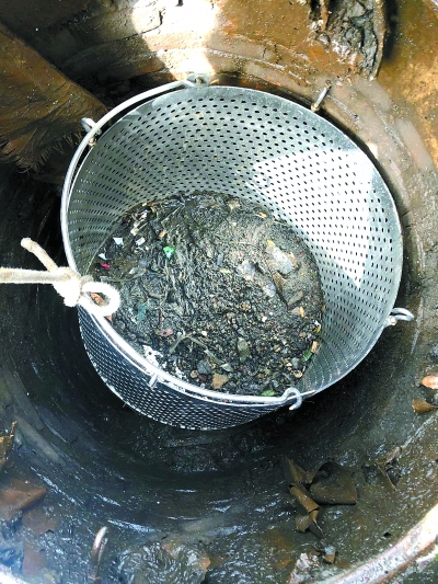 全筛桶主要用来收集雨水井里的杂物。