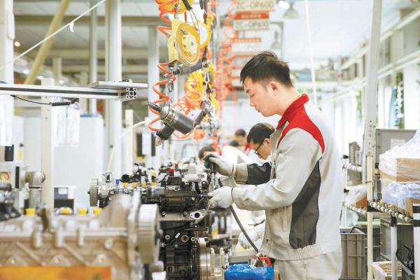 近日，保定定兴县开发区入驻企业积极推动复工复产，保持稳定生产。