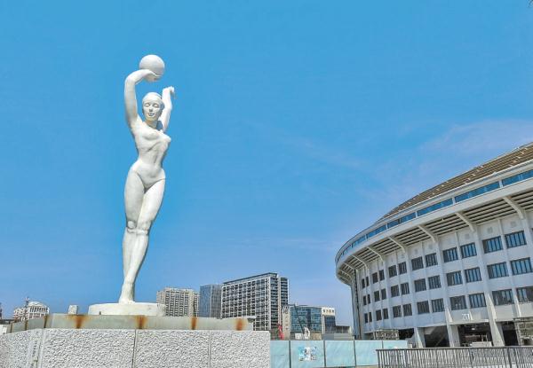 “新工体”广场雕塑已全部落位。