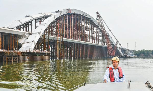 6月17日上午，京雄高速公路永定河京雄大桥实现合龙，刷新了北京桥梁最大跨度纪录，为京雄高速北京段全线通车奠定基础。