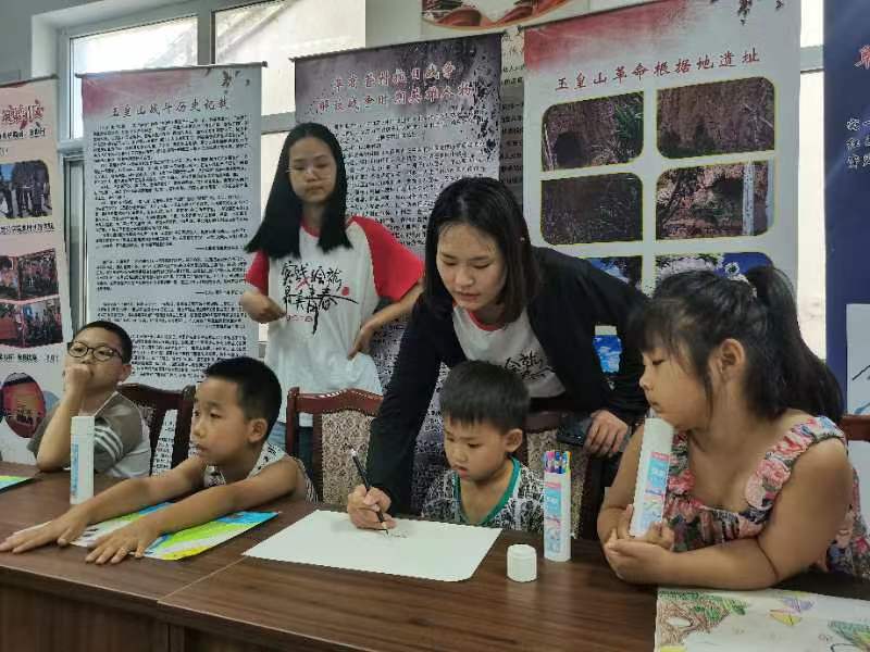 去山村找苦吃 ——北京科技大学大学生暑期实践团走进延庆山村 助力乡村发展