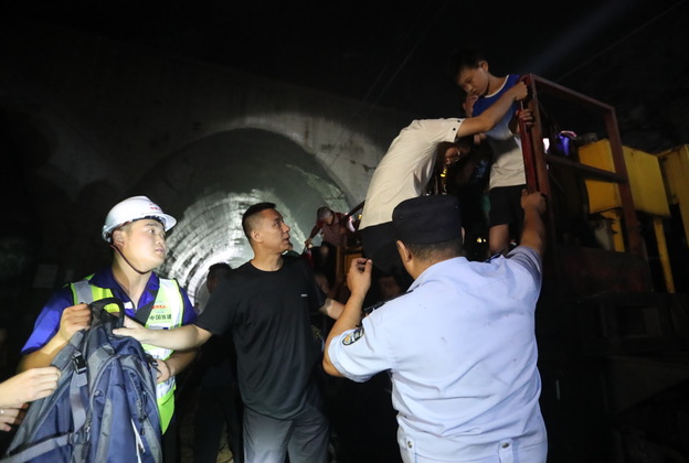 转运24小时——北京铁路民警转运滞留旅客工作纪实