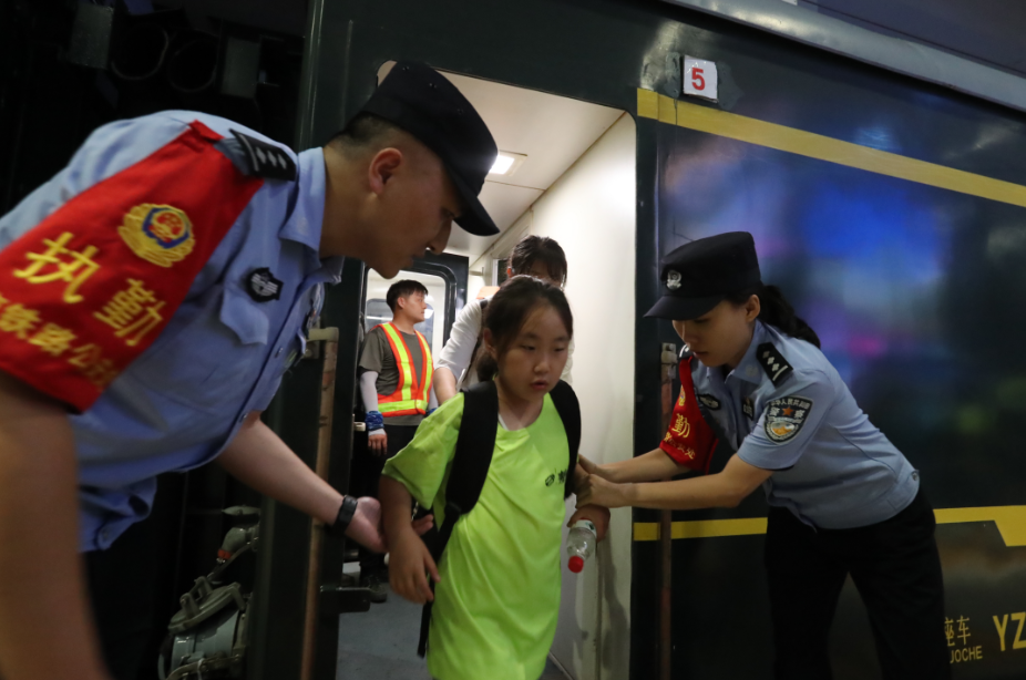 转运24小时——北京铁路民警转运滞留旅客工作纪实