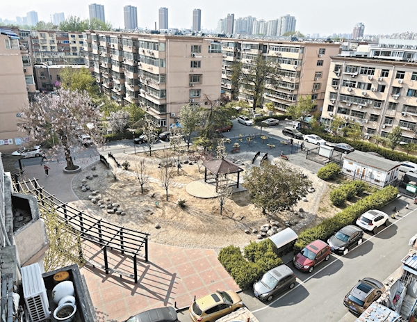 杨庄路22号院小广场改造前照片。