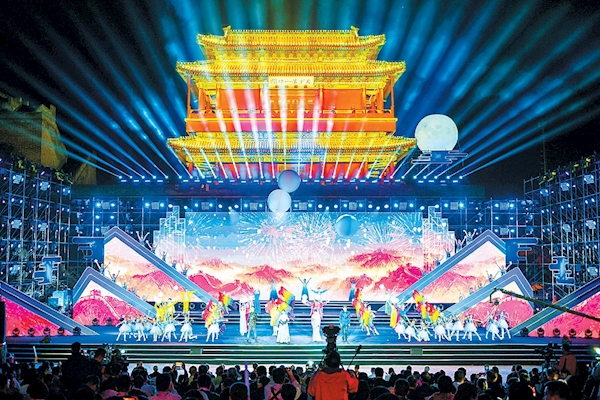 9月23日晚，2023北京长城文化节居庸关主会场活动暨“居庸山月”中秋诗歌晚会举行。
