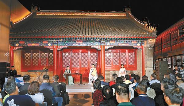 9月29日晚，2023北京国际设计周前门西区分会场在位于西城区樱桃斜街8号的护国观音寺开幕。一场艺术家云集的《音乐里的中国——观音寺中秋雅集》于中秋夜上演。
