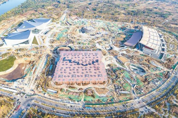 城市副中心剧院（左）、图书馆（中）、博物馆（右）三大建筑项目近日全部顺利通过竣工验收。