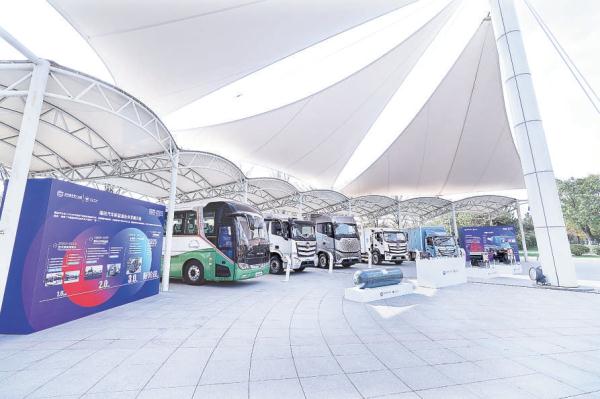 京产各类型氢燃料电池汽车。