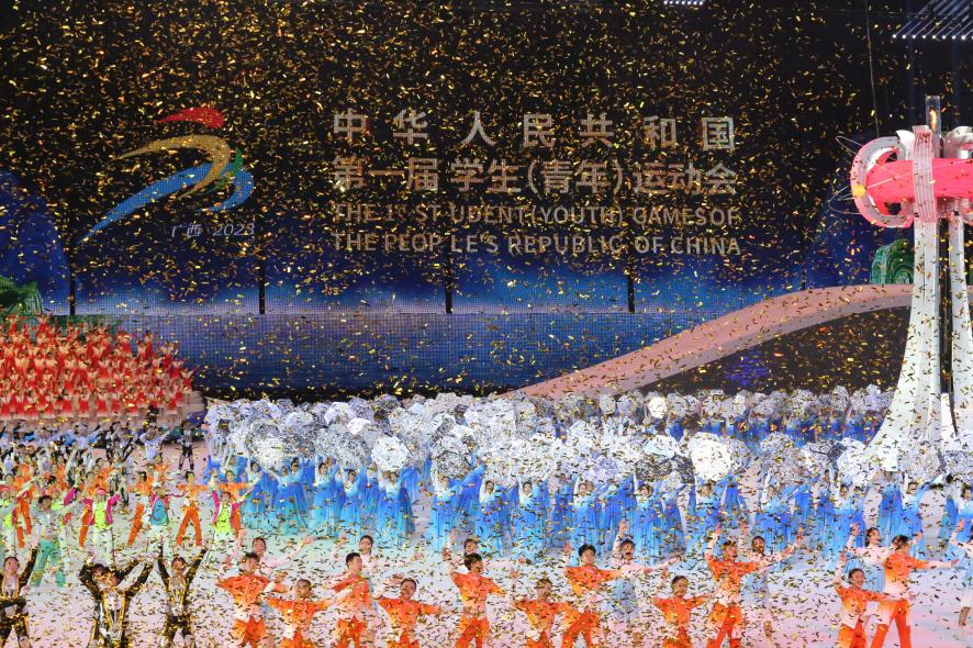要让每一个孩子站在运动场的最中央