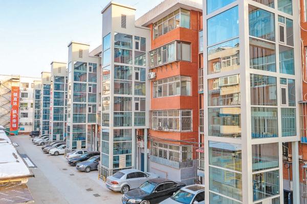平谷区滨河街道文乐胡同十四号楼的六部新电梯已全部投入使用。