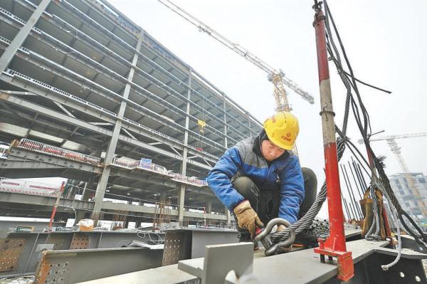 1月17日，通马路综合交通枢纽主体结构封顶。