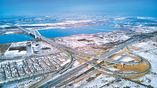 京雄高速全线通车。
