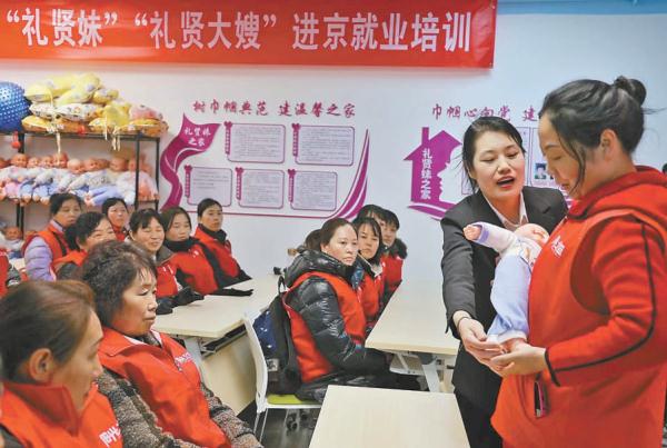 家政员2月19日就参加了老人看护、婴幼儿护理等培训，考核合格后即可快速入户上岗。