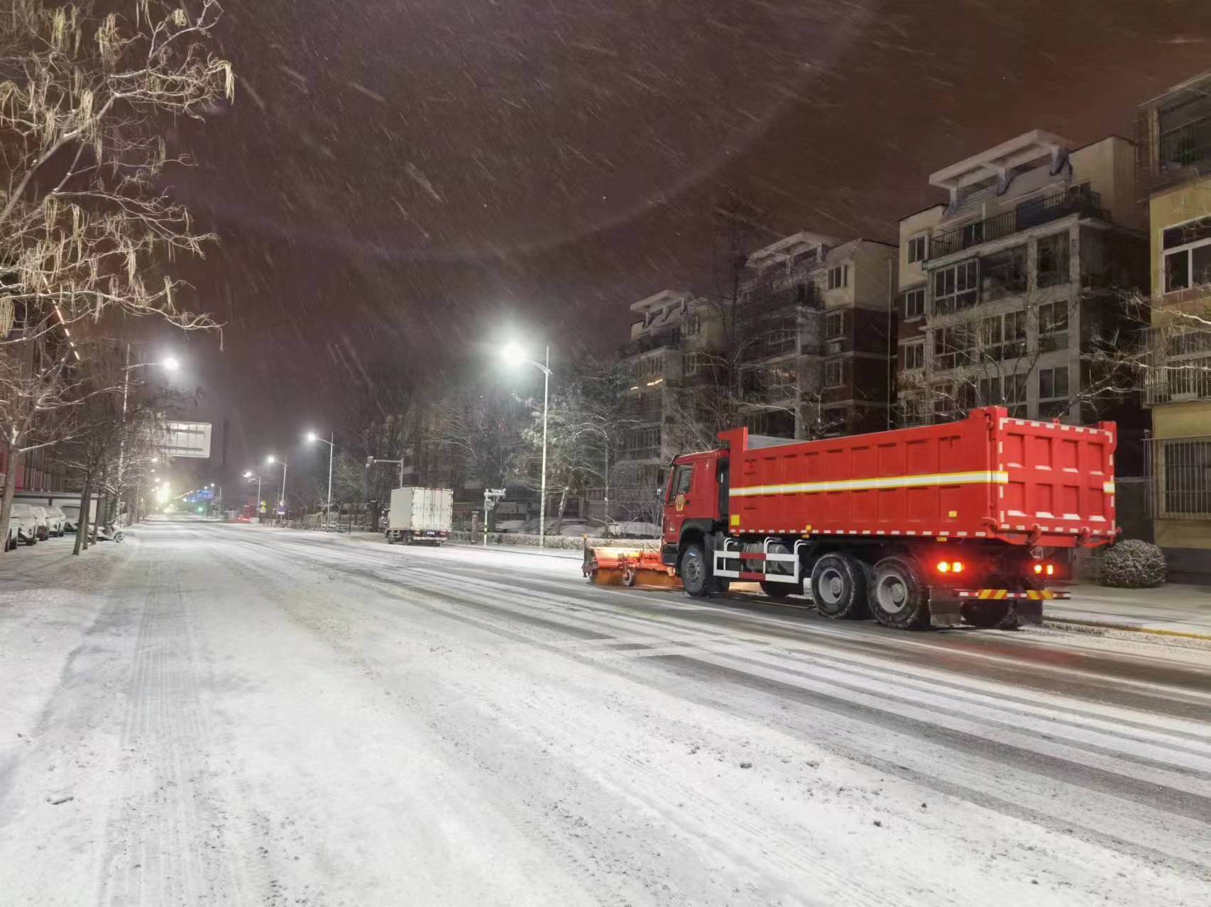 本市召开扫雪铲冰专题调度会