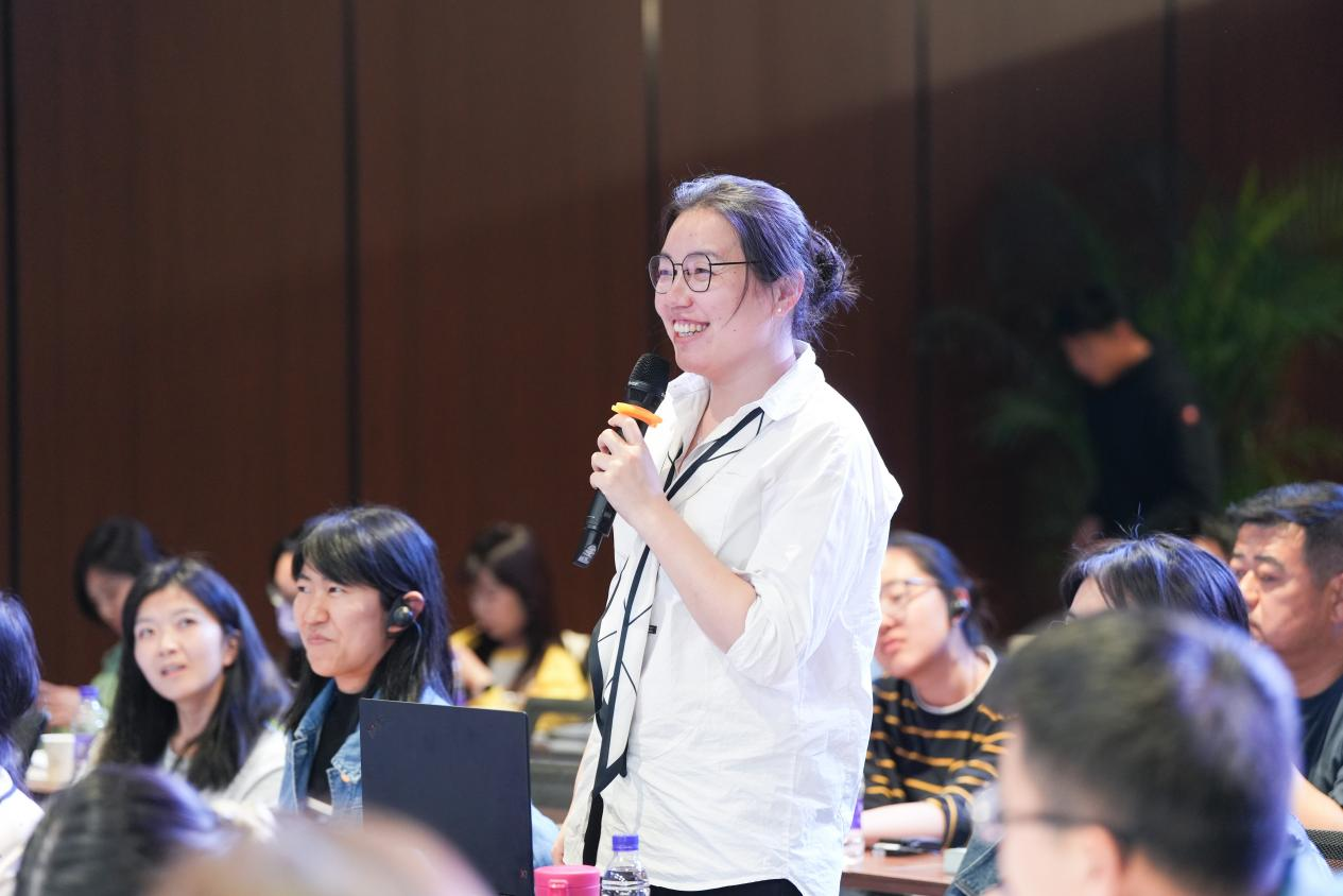 （学员参与课堂互动）