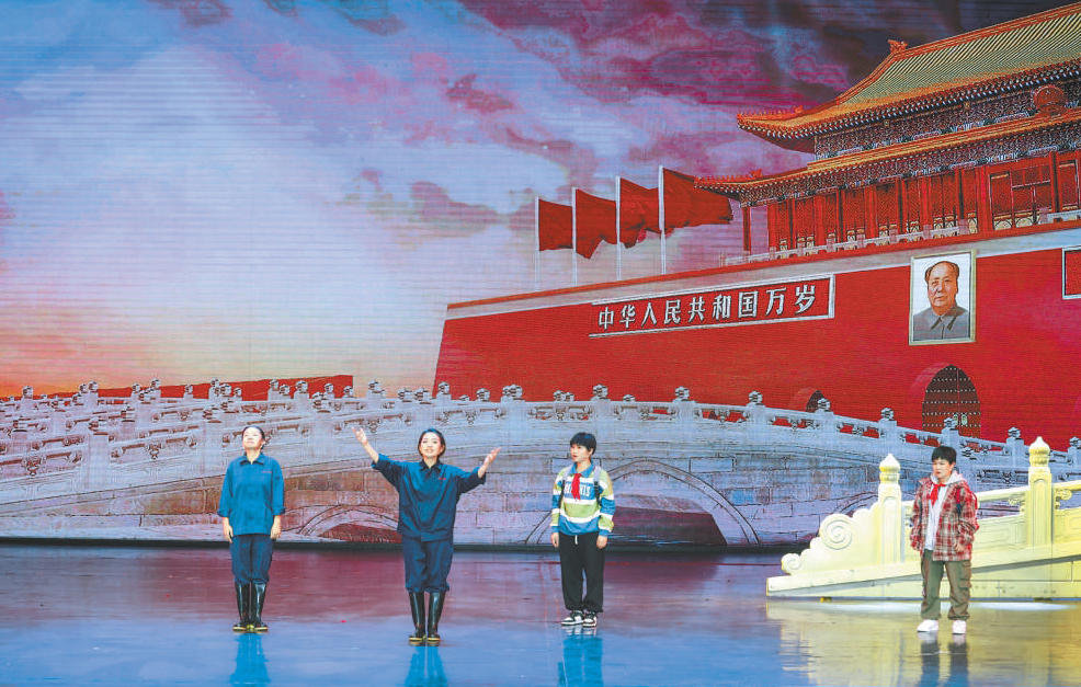 中国木偶艺术剧院新创大戏《我爱北京天安门》剧照。